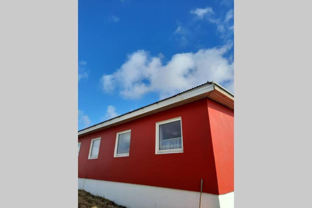 The Red House Near The Sea Apartment Njarthvik Екстериор снимка